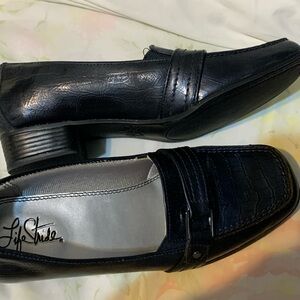 Life Stride size 7M. Navy blue